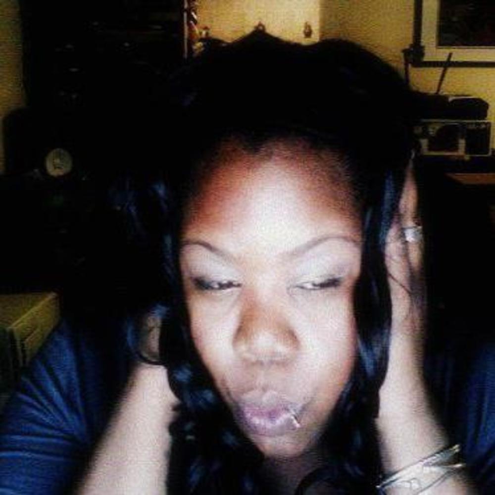 Meet your Posher, Nia